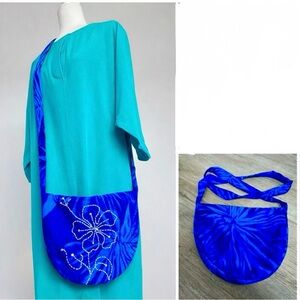 🎁🆕 Vintage Beaded Crossbody Bag – Silk-Feel White Flower on Cobalt Blue